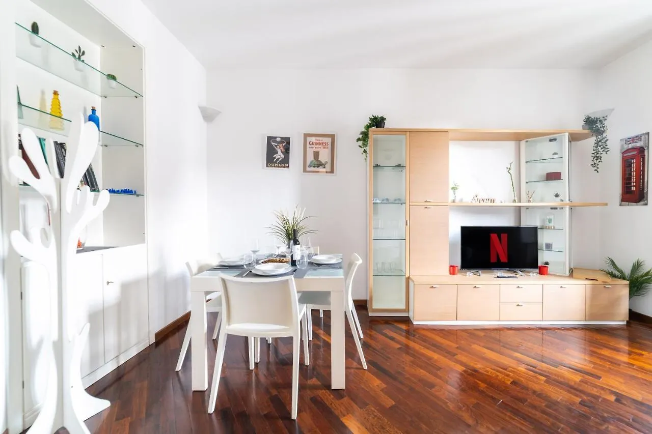 Apartment Duomo-Centro Centrale E Tranquillo Milan Italy